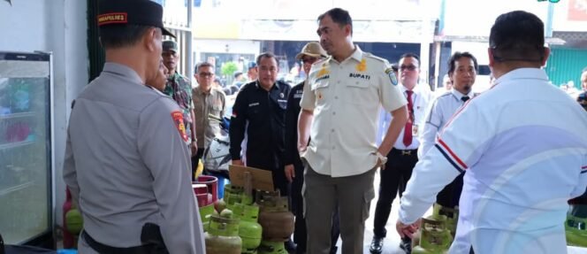 
					Pastikan Stok Aman, Bupati OKU Selatan Tinjau Ketersediaan Stok Bahan Pokok Jelang Idul Fitri