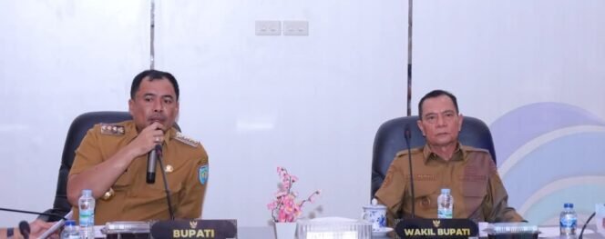
					Rakor Dengan OPD, Bupati Wakil Bupati OKU Selatan Tekankan Komunikasi dan Disiplin