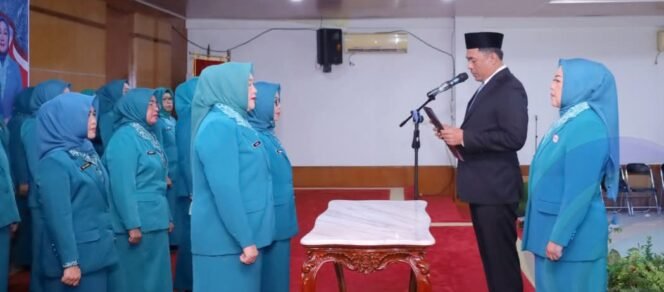 
					Lantik Ketua TP PKK dan Tim Pembina Posyandu, Bupati Abusama Tekankan Komitmen Upaya Pemberdayaan Keluarga dan Masyarakat
