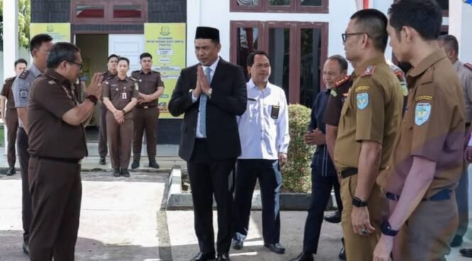 
					Sinergi Pemerintah dan Kejaksaan: Bupati Abusama dan Kajati Sumsel Bentuk Kolaborasi Yang Kokoh