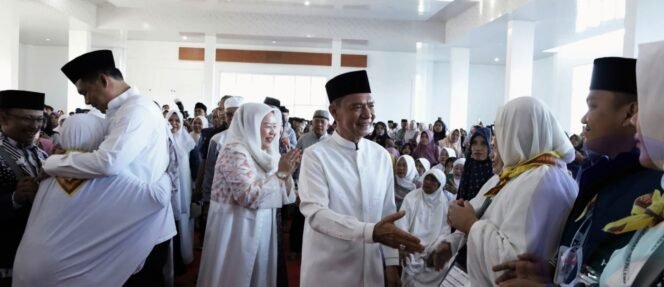 
					Bupati Abusama dan Wakil Bupati H Misnadi Lepas 100 Jamaah Calon Haji OKU Selatan dengan Haru dan Doa