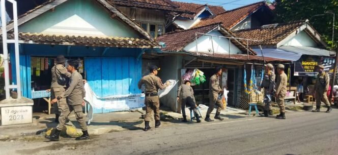 
					Menciptakan Keteraturan dan Kenyamanan Bersama: Satpol PP Lakukan Pembinaan, Pengawasan, dan Penertiban di Muaradua