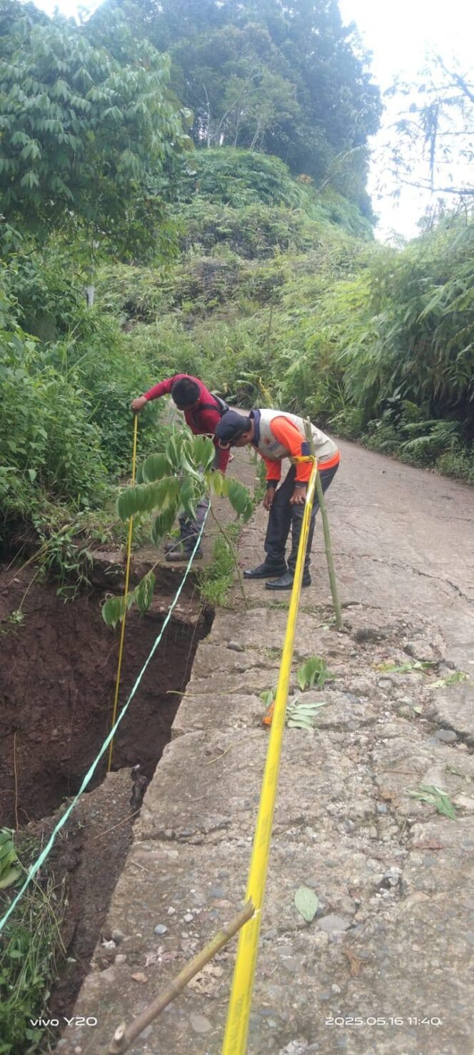 
					Bupati OKU Selatan Imbau Warga Waspada! Jalan Amblas di Desa Tenang Kisam Tinggi Berisiko Tinggi Dilalui