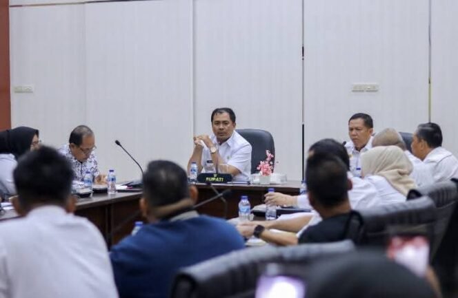 
					Usai Temui Forum Honorer, Bupati OKU Selatan Pastikan  2.291 Tenaga Honorer  Database Diangkat  P3K Paruh Waktu