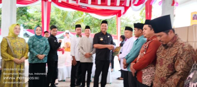 
					Staf Khusus Wamen Hukum H. Yogi Arie Rukmana Waqafkan 1.000 Alquran ke Sleuruh Pesanteren dan Berikan Hadiah Umroh untuk Santri Tahfidz di OKU Selatan