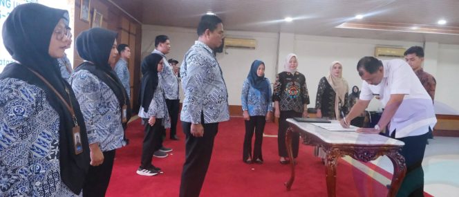 
					BUPATI ABUSAMA LANTIK PENGURUS DPC IPEKB OKU SELATAN, TEGASKAN PERAN STRATEGIS PENYULUH KB UNTUK MASA DEPAN SEHAT