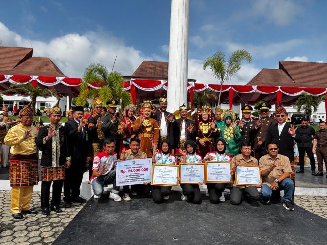 
					Bupati OKU Selatan Abusama Beri Penghargaan Atlet Faji OKU Selatan dalam Rangkaian Upacara HUT ke-22 Kabupaten OKU Selatan