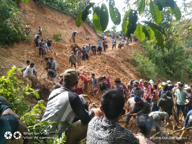 
					Tanah Longsor Terjang Desa Tanjung Harapan, Pemkab OKU Selatan Gerak Cepat Pulihkan Akses Jalan