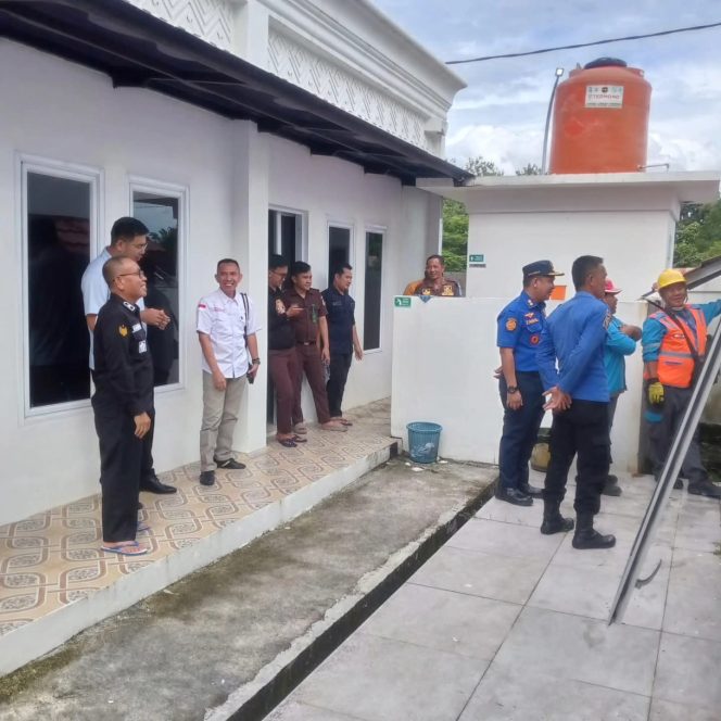 
					Trafo Listrik di Kantor Kejaksaan Muaradua Meledak, Damkar OKU Selatan Bergerak Cepat Tanggulangi Kebakaran
